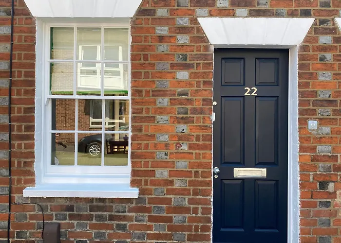 Cute 1 Bed Townhouse In Jericho